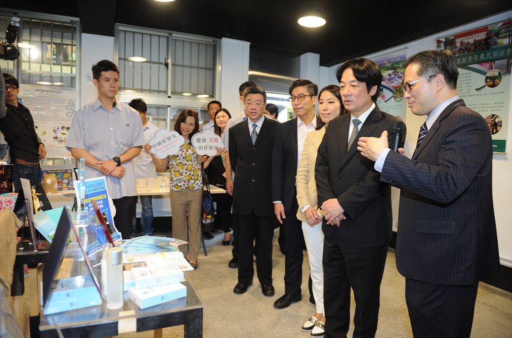 Premier calls for greater financing support for youth startups, social enterprises