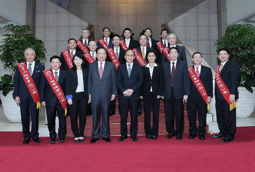 Premier lauds SME award winners, promotes innovation and added-value policy initiatives