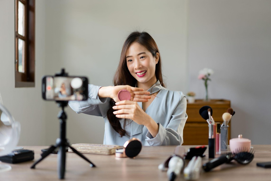 網紅稅為營業稅的一種，凡符合條件之網路創作者都應辦理稅籍登記及繳稅