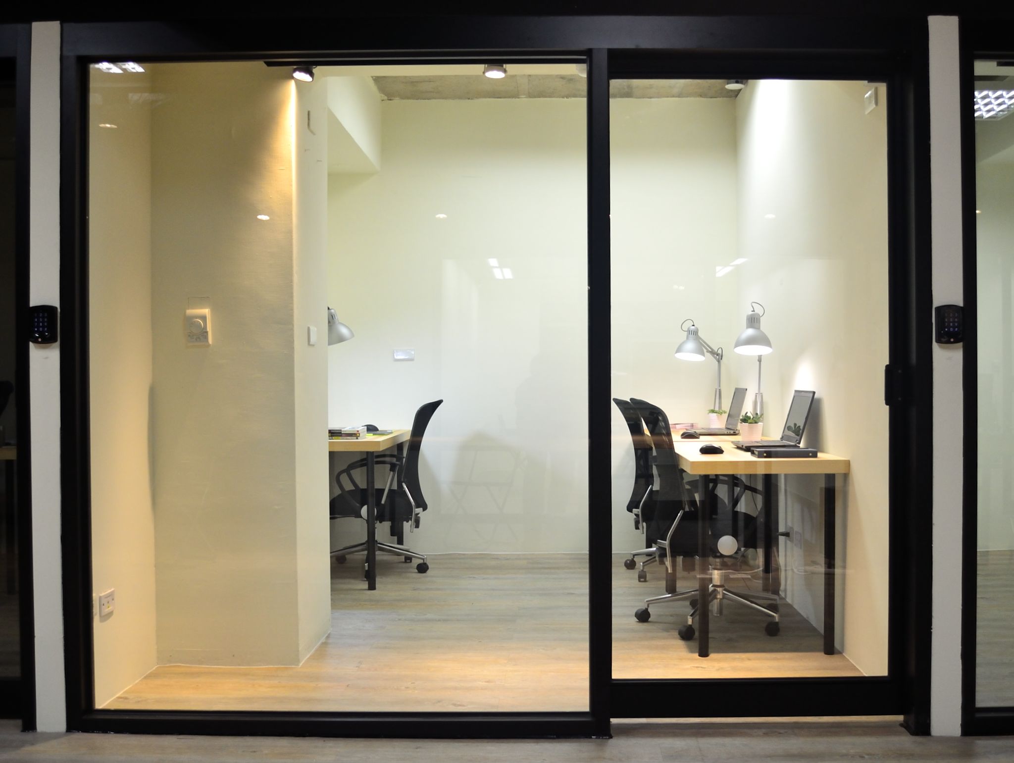 KICK OFF Coworking Space 2-4人辦公室