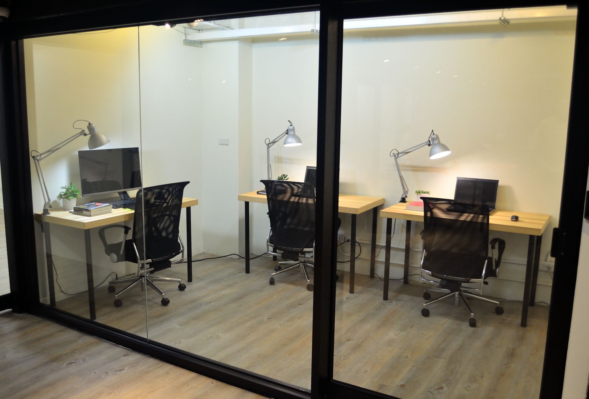KICK OFF Coworking Space 2-4人辦公室