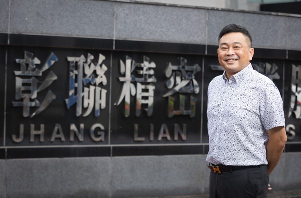 模具裡充滿熱情 澆道上都是細膩
